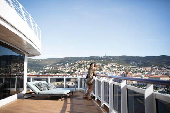 Regent Seven Seas Cruises Seven Seas Regent Suite Lifestyle 1.jpg